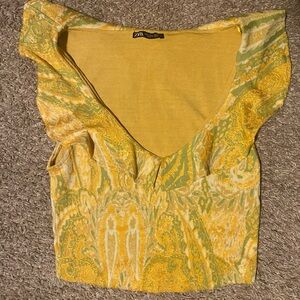 Zara brand. US Med. womans Like new condition Crop top yellow and gold ruffles